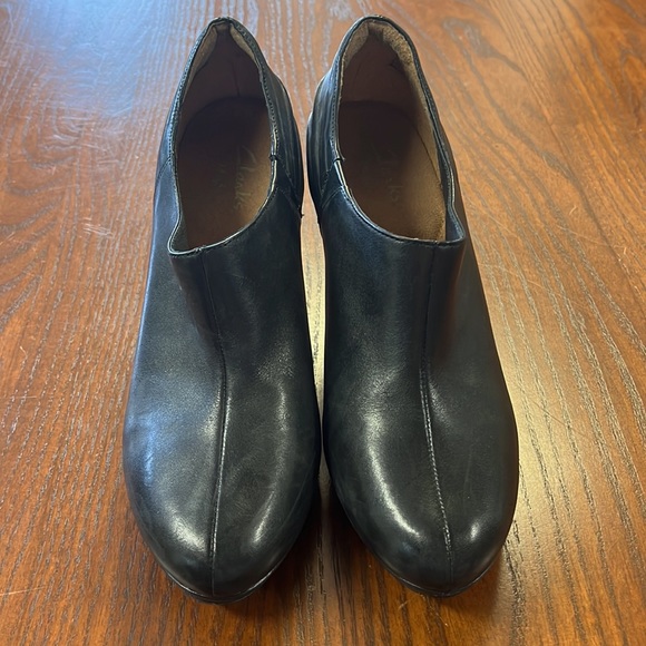 Clarks Shoes - Picture 2 of 7